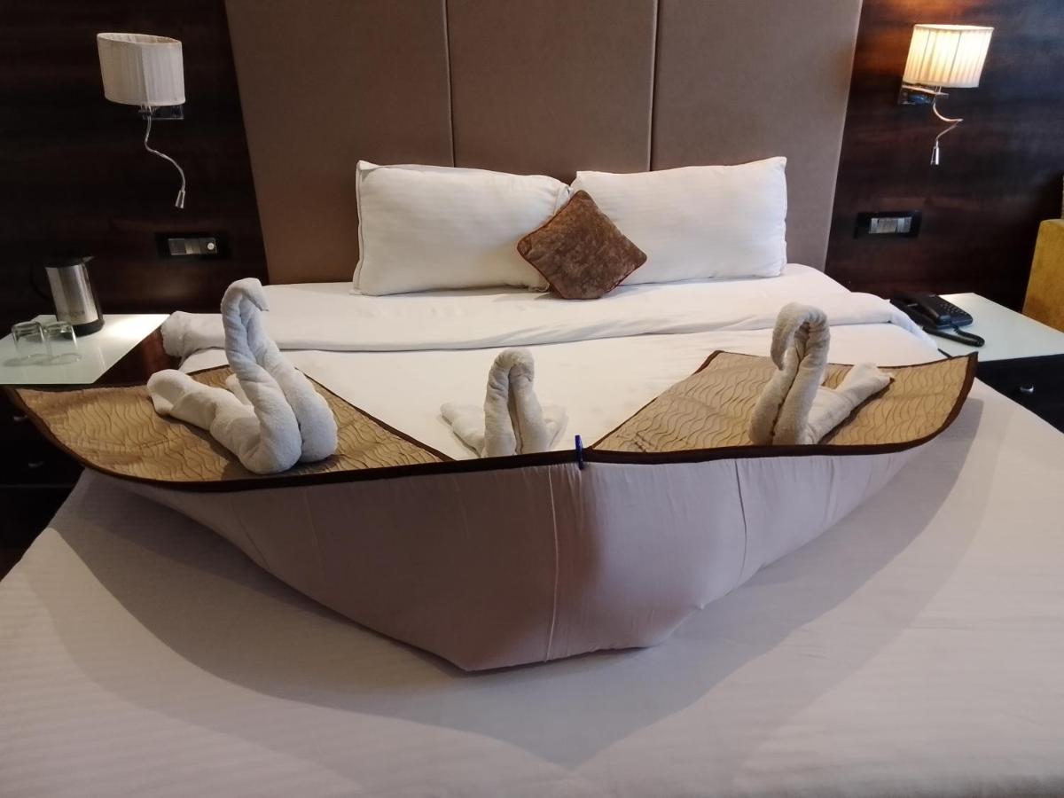 Hotel 5 Flowers Ananta Elite Kota  Dış mekan fotoğraf